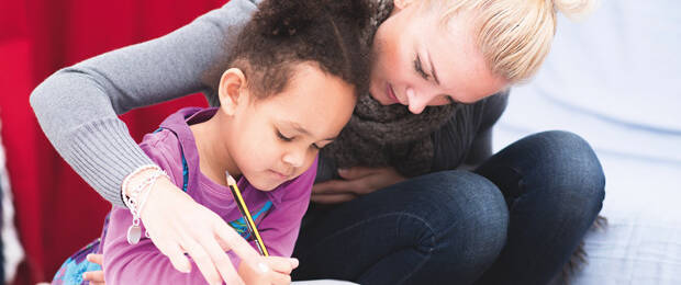 Schreiben oder Tippen? Wie lernen Kinder besser das ABC?