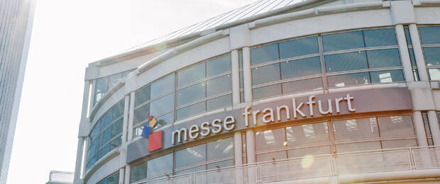 Julia Uherek und Philipp Ferger haben bei der Messe Frankfurt die Leitung der Bereiche Konsumgüter übernommen, die zudem personell neu aufgestellt wurden. (Bild: Messe Frankfurt/Jacquemin)
