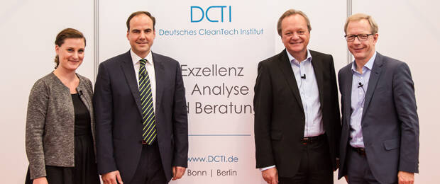 Bei der Präsentation der Studie (von links): Linda Fahmy und Philipp Wolff vom Deutschen CleanTech Institut, DCTI sowie Hanjo Schneider und Thomas Voigt von der Otto Group