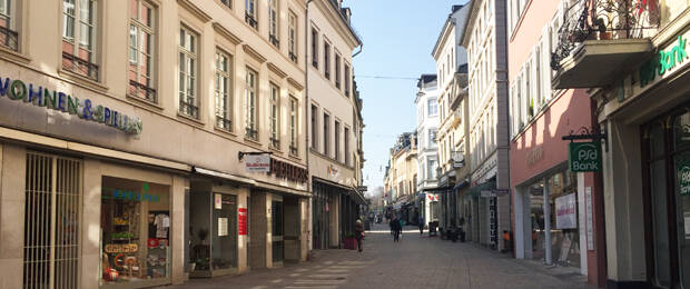 Damit Innenstädte wie diese in Wiesbaden wieder belebter werden, muss der DIHK-Umfrage zufolge noch viel passieren.