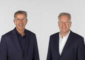 Bereits seit einigen Jahren ein eingespieltes Team in der ABC-Gruppe: Die beiden Co-Geschäftsleiter Roland Tschanz (links) und Jörg Rohn (Bild: ABC Glückwunschkarten)