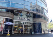 Karstadt und Kaufhof wollen zu einem Unternehmen fusionieren.