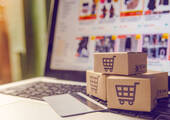Amazon-Händler können Retouren und Restposten bald einfacher weiterverkaufen. (Bild: Tevarak/iStock/Getty Images Plus)
