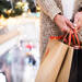 Bei Pinterest können Marken ausgewählte Produkte für den Weihnachtseinkauf empfehlen. (Foto: Halfpoint/iStock/Getty Images Plus)