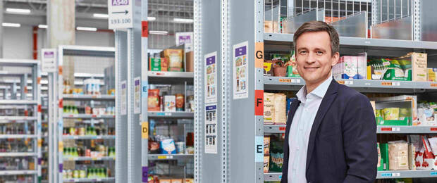 200.000 Non-Food-Artikel in kurzer Zeit beim Kunden: Florian Baumgartner, Director AmazonFresh Deutschland im AmazonFresh-Depot (Bild: Amazon)