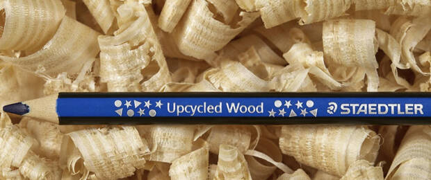 Selbst kleinste Holzreste sollen bei den "Stiften Made from Upcycled Wood" von Staedtler eine neue Bestimmung finden. (Bild: Screenshot Staedtler)