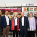 Von links: Roberto Caligiuri, Head of Sales, Domenic Meier, CEO, Doris Kufferath und Hans-Albert Kufferath sowie Etelka Meili, Head of Products, und Marc Tundo, CFO von Artoz. (Bild: Artoz)