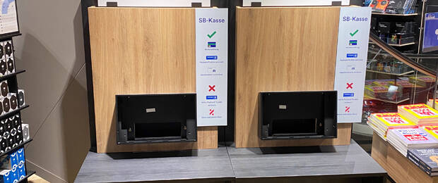 Die Möbel der neuen Self-Checkout-Kassen wurden extra für Thalia entworfen und sind dem unternehmenseigenen aktuellen Ladenbaukonzept angepasst. (Bild: Thalia)